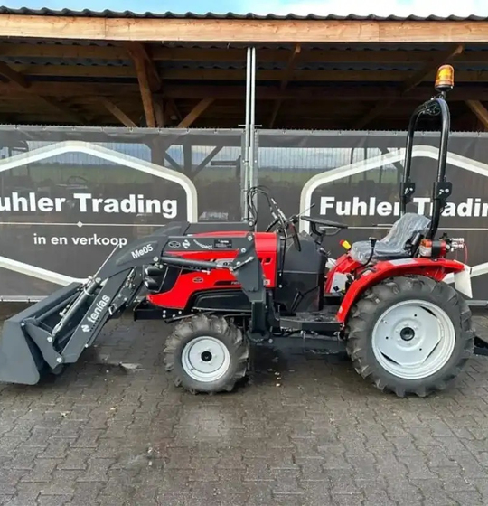 Fieldtrac 922 mit Frontlader Demo-Angebot + Wiesenschleppe, ab 205 € pro Monat.