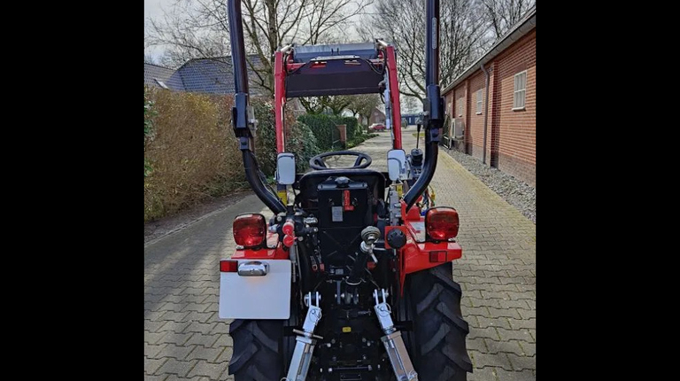 Fieldtrac 180D, mit Frontlader ab 189 € pro Monat.