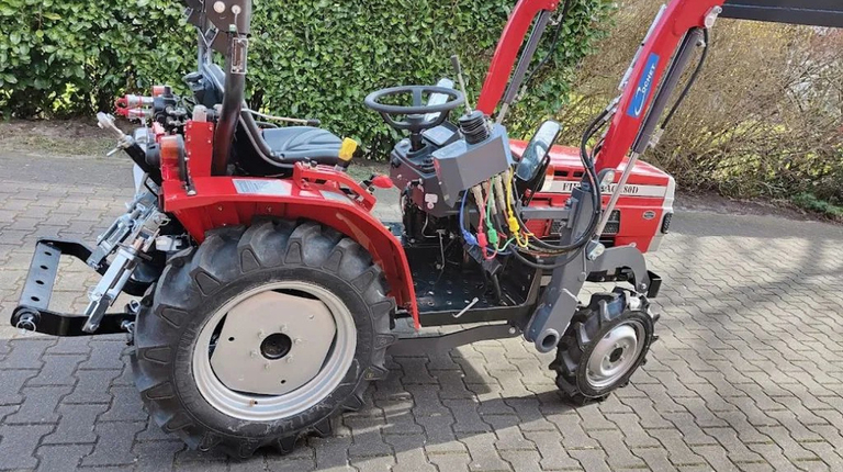 Fieldtrac 180D, mit Frontlader ab 189 € pro Monat.