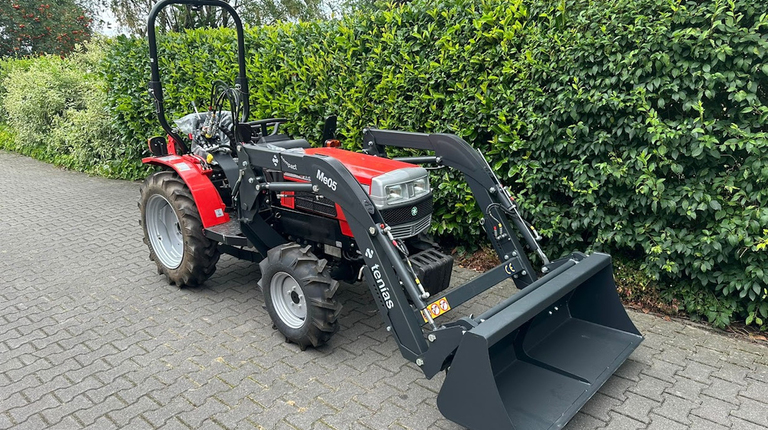 Fieldtrac 270D mit Frontlader, Angebot + Wiesenschleppe ab 229 € p/Monat.