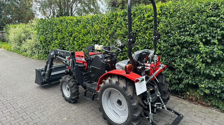 Fieldtrac 270D mit Frontlader, Angebot + Wiesenschleppe ab 229 € p/Monat.