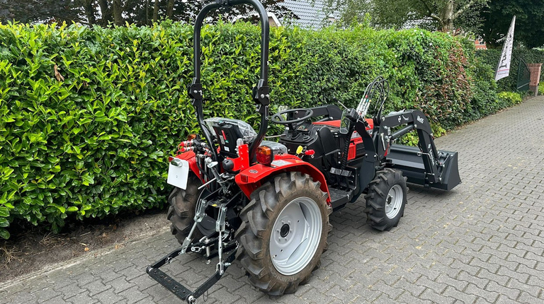 Fieldtrac 270D mit Frontlader, Angebot + Wiesenschleppe ab 229 € p/Monat.