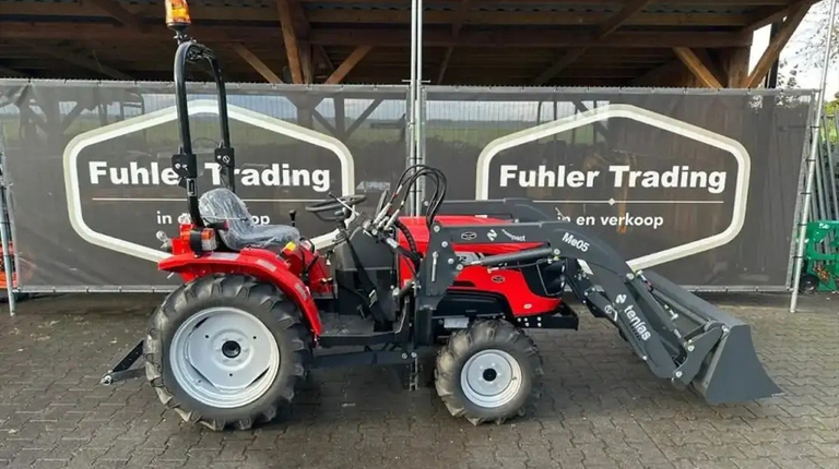 Fieldtrac 922 mit Frontlader Demo-Angebot + Wiesenschleppe, ab 205 € pro Monat.