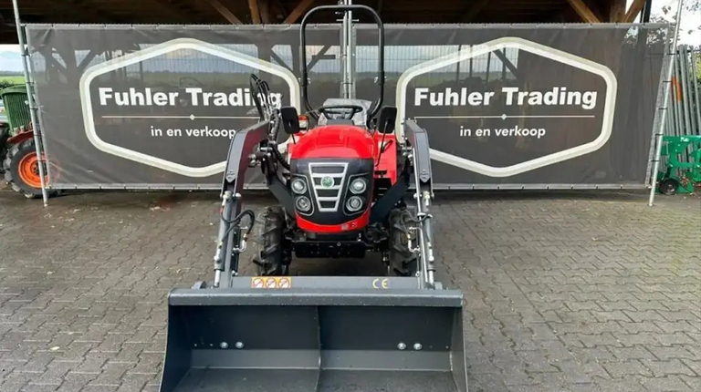 Fieldtrac 922 mit Frontlader Demo-Angebot + Wiesenschleppe, ab 205 € pro Monat.