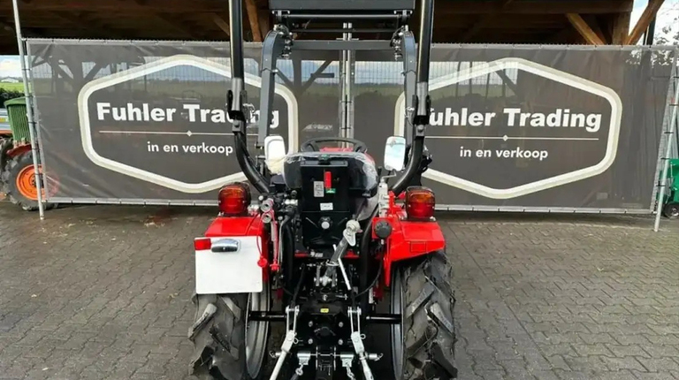 Fieldtrac 922 mit Frontlader Demo-Angebot + Wiesenschleppe, ab 205 € pro Monat.