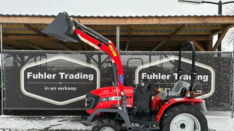 Fieldtrac 927, mit Frontlader, Schaufel und Palettengabel ab 252 € pro Monat.