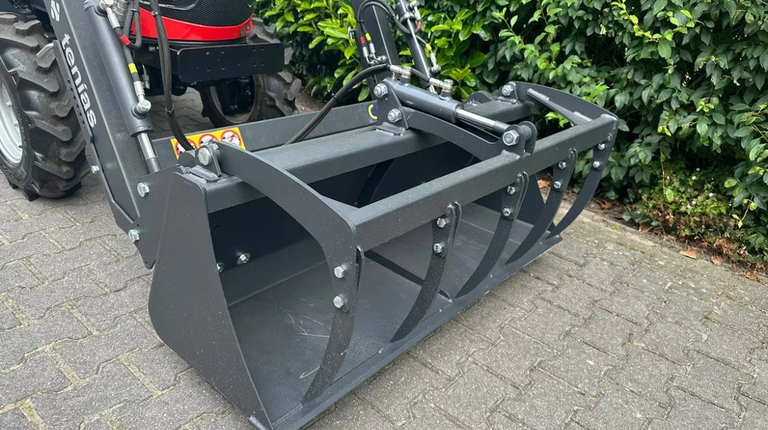 Fieldtrac 929EGT, mit Frontlader und Krokodilschaufel ab 270 € pro Monat.