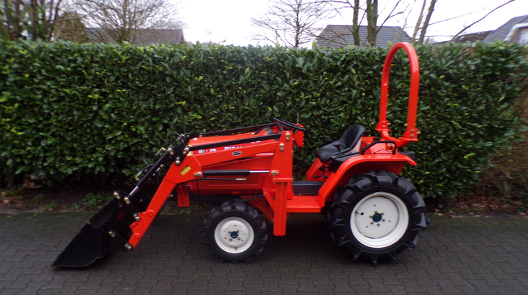 Kubota B1-15 mit Frontlader, ab 99 € pro Monat.