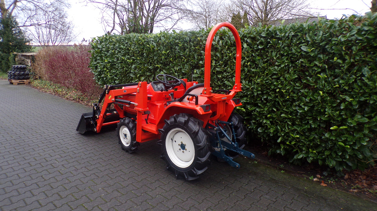 Kubota B1-15 mit Frontlader, ab 99 € pro Monat.