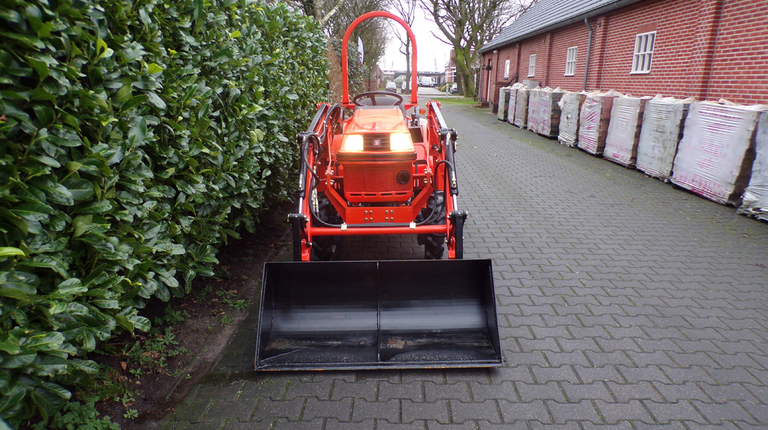 Kubota B1-15 mit Frontlader, ab 99 € pro Monat.