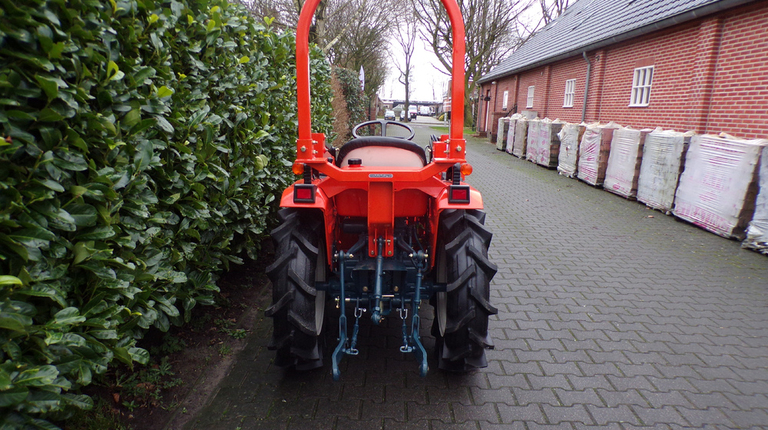 Kubota B1-15 mit Frontlader, ab 99 € pro Monat.