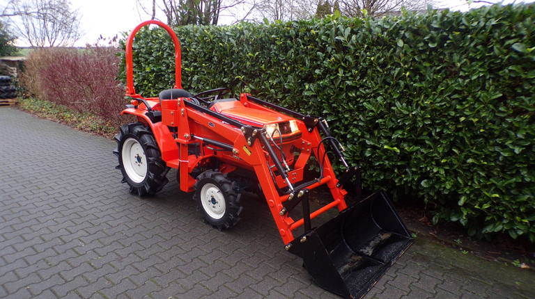 Kubota B1-15 mit Frontlader, ab 99 € pro Monat.