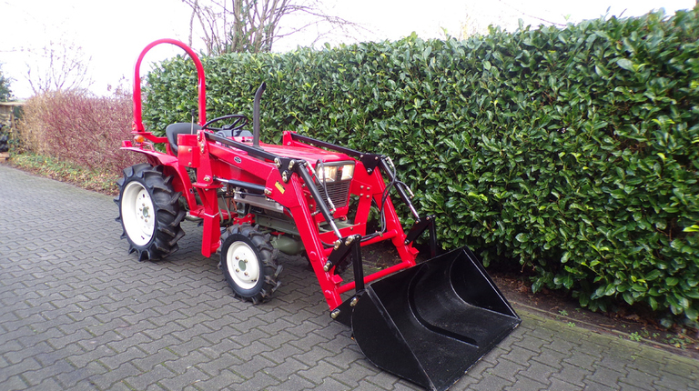 Yanmar YM1602D mit Frontlader, ab 99 € pro Monat.