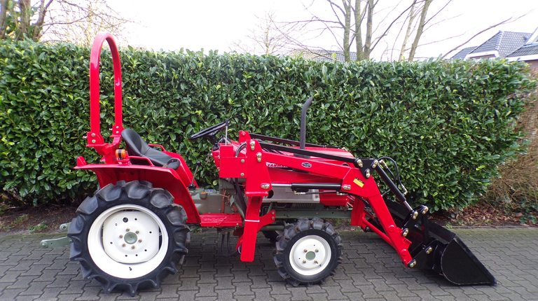 Yanmar YM1602D mit Frontlader, ab 99 € pro Monat.